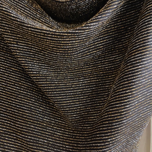 Forever 21 Cropped Tank Top sparkly gold silver black Size Medium NWT - Picture 3 of 4